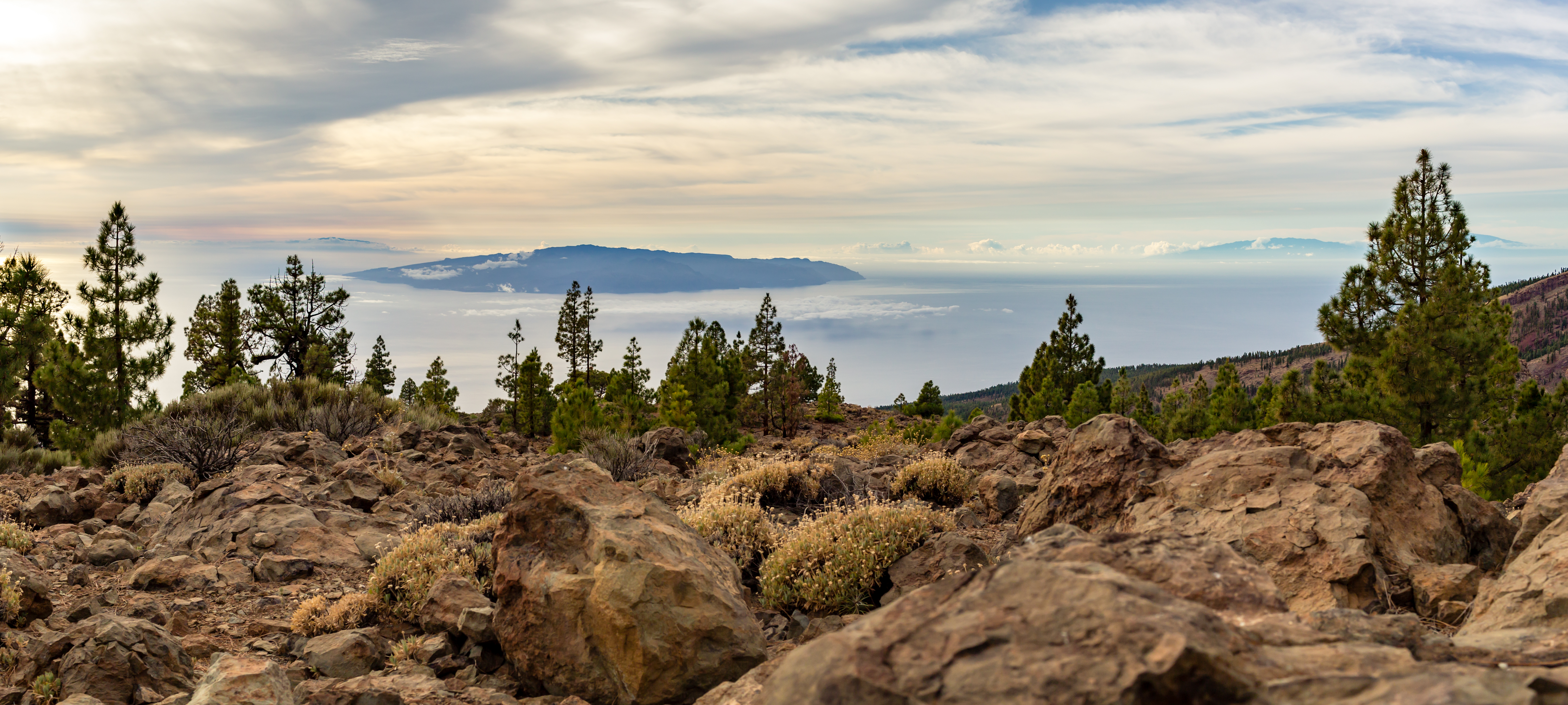 inspiring-mountains-landscape-islands-and-ocean-2021-08-26-22-35-15-utc